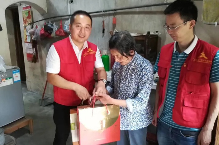 濃情迎端午，慰問(wèn)暖人心